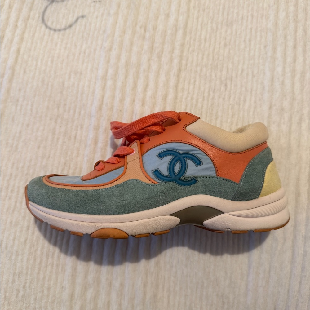 CHANEL White and Pink Sneaker